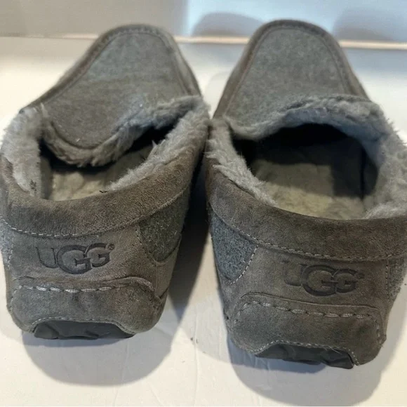 Ugg Ascot slippers - Gray size 13. Good condition - Picture 3 of 5